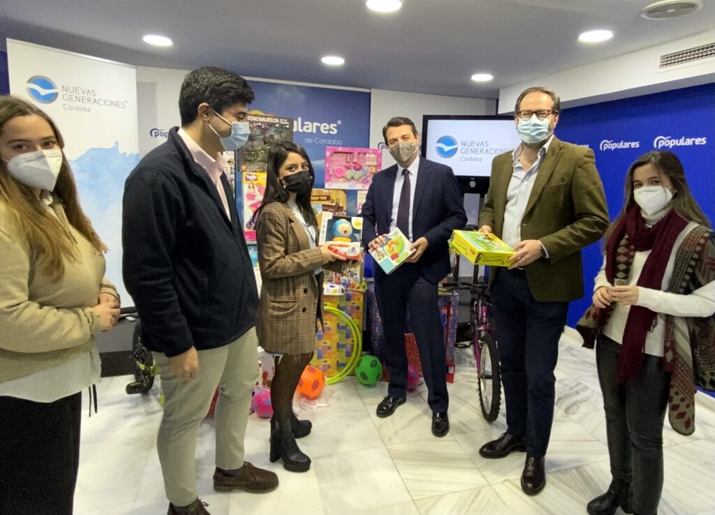 Adolfo Molina y José Mª Bellido participan en la recogida de juguetes de NNGG de Córdoba