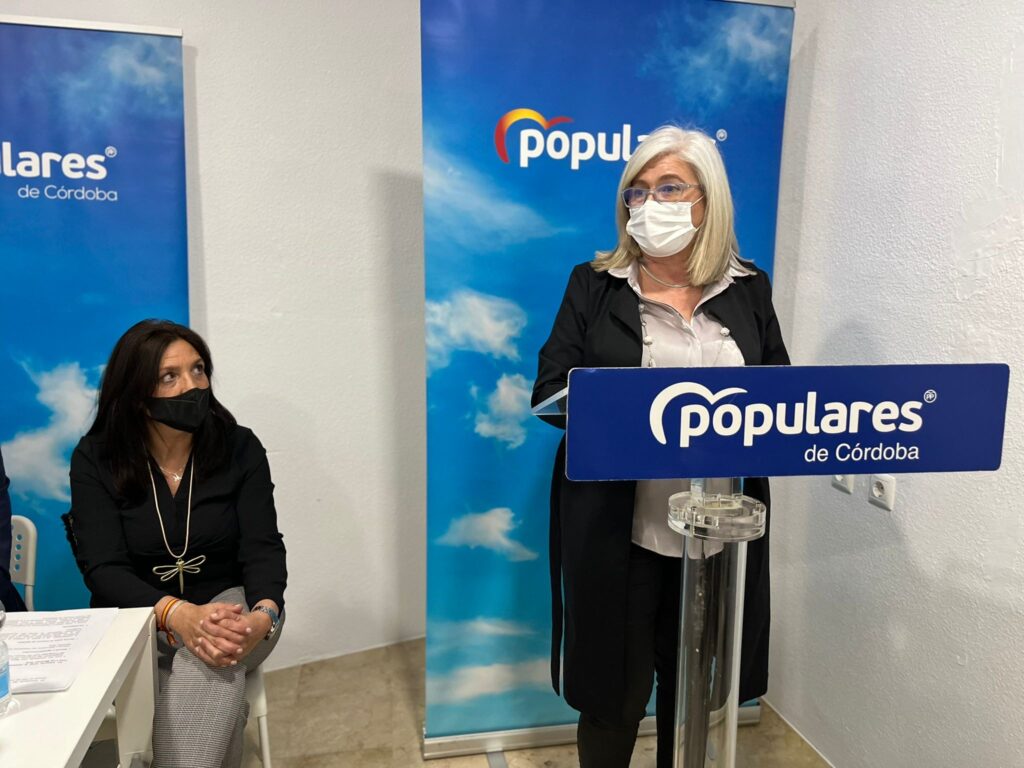 Carmen Vinos es reelegida presidenta local del PP de Bujalance