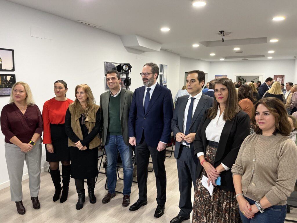 Nieto defiende la colaboración institucional contra la violencia de género donde “queda mucho por hacer”, y valora el esfuerzo del gobierno andaluz